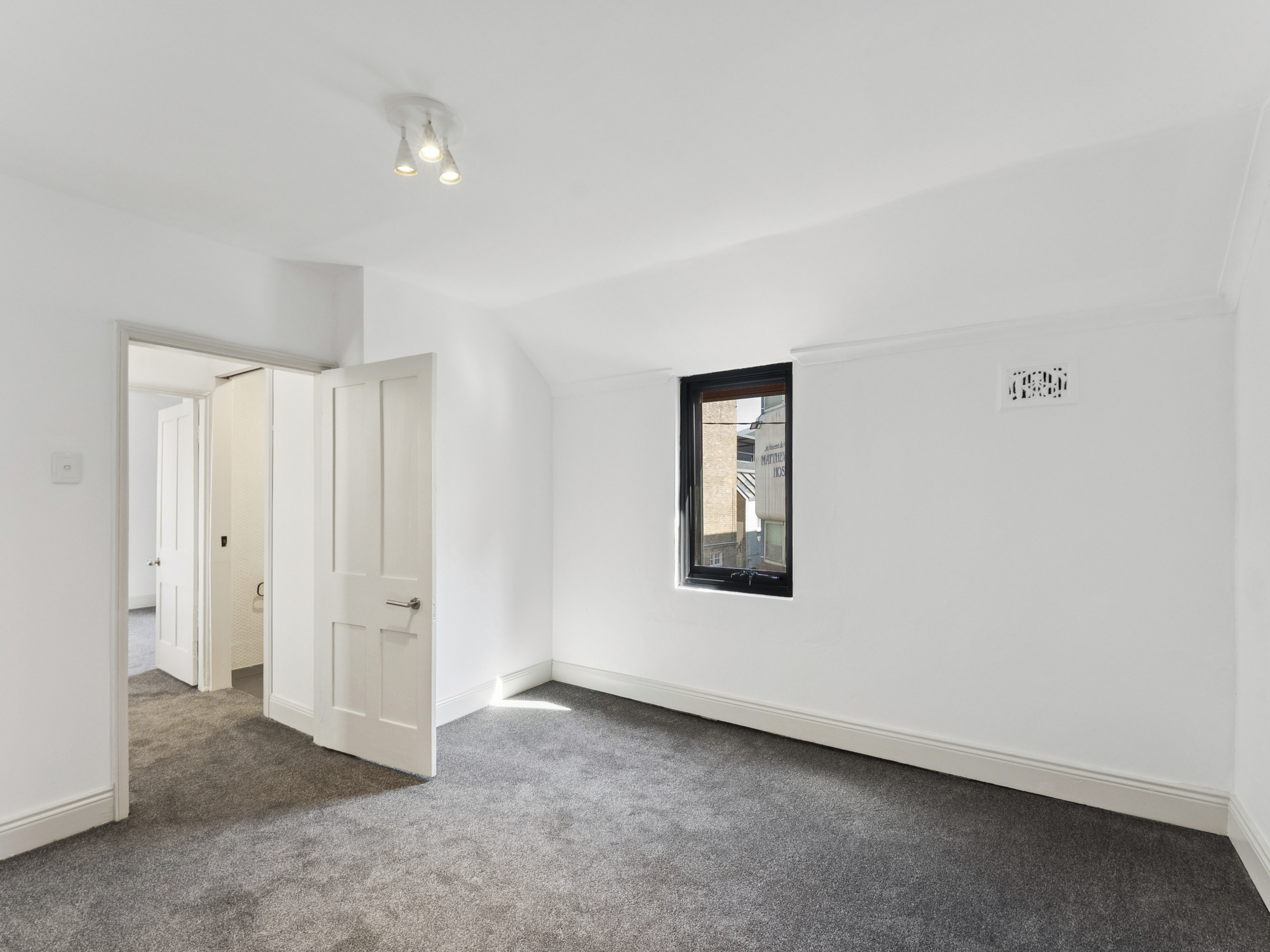 006_Open2view_ID978029-3_Corfu_Street