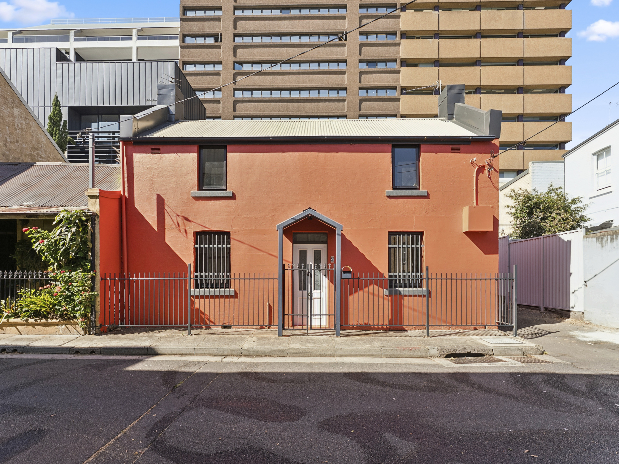 008_Open2view_ID978029-3_Corfu_Street